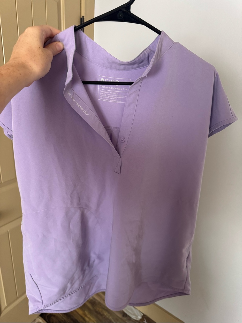 FIGS Rafaela Scrub Top - Picture 2 of 4